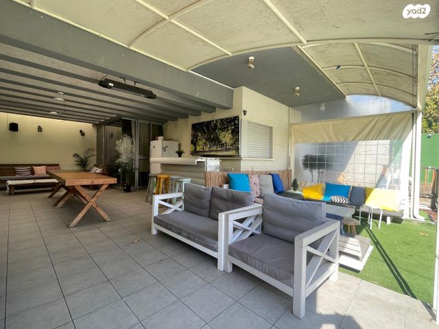 דו משפחתי, האקליפטוס 1, רמות השבים, רמות השבים