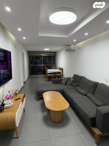 דירת גן, אילת 80, ג'סי כהן, חולון