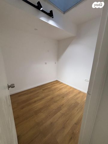 דירה, אורן 10, כוכב יאיר, כוכב יאיר / צור יגאל