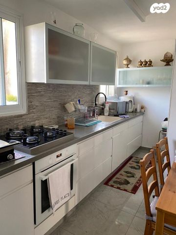 יחזקאל בן בוזי 28