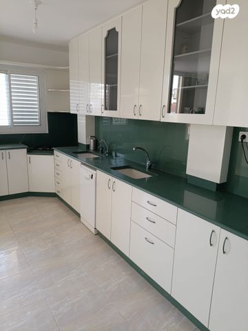 דירה, אריה בן אליעזר 18, נווה רם, שיכון מזרחי, רמת גן