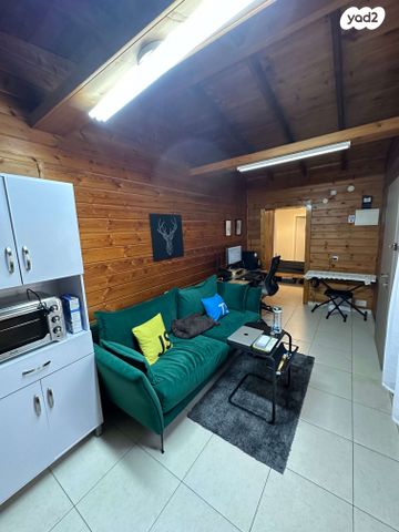 חוני המעגל 12