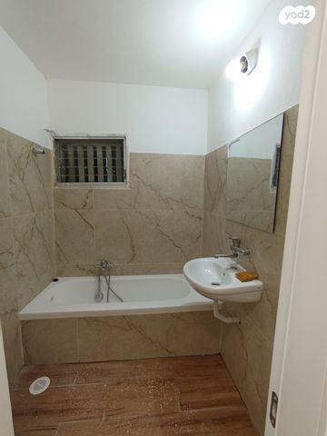 מבוא בנימין 14