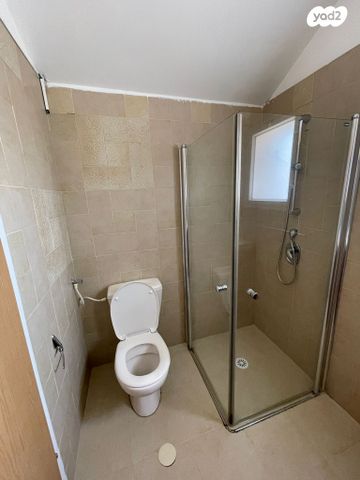 גג/ פנטהאוז, עת הזמיר 9, מגדים, מעלה אדומים