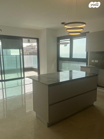 יהורם גאון 4