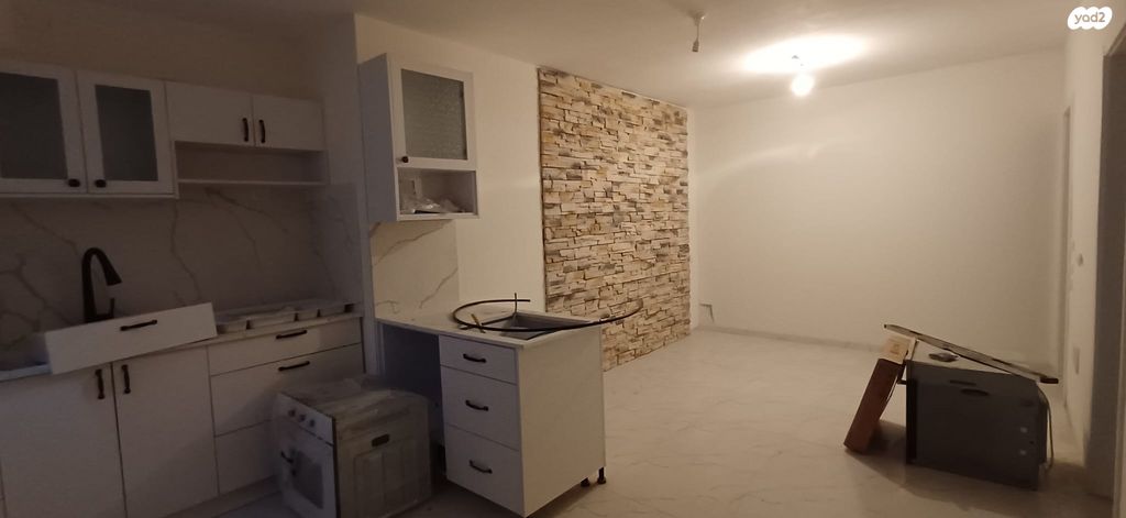 עזרא ונחמיה 21