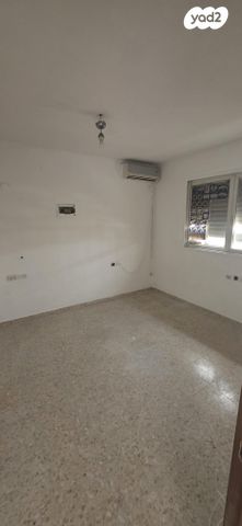 דירה, יחזקאל קזז 10, הראשונים, אור יהודה