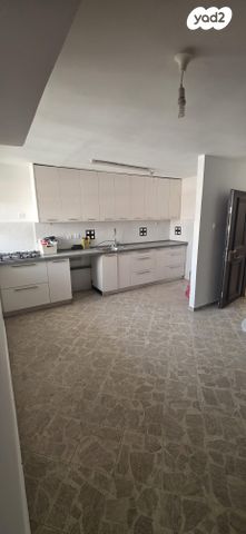 דירה, יחזקאל קזז 10, הראשונים, אור יהודה