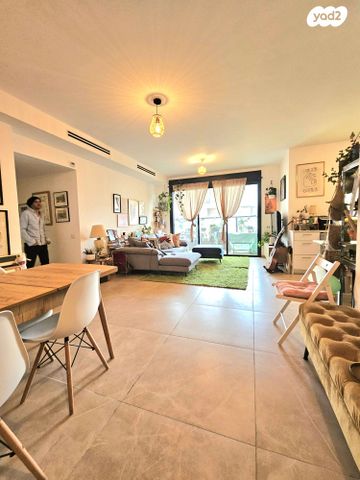 דירה, השופט ברנדייס, פתח תקווה