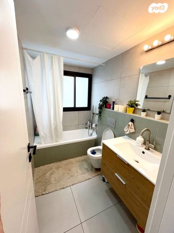 דירה, שכונת בן גוריון, מרכז העיר ג', רמת גן