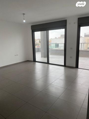 גג/ פנטהאוז, יחיאל צ'לנוב, פתח תקווה