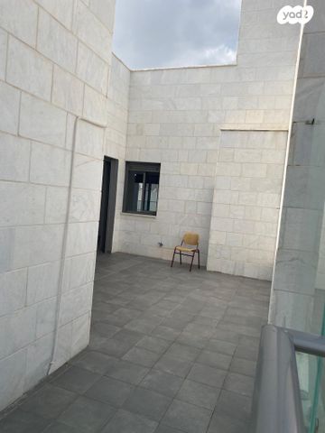 גג/ פנטהאוז, יחיאל צ'לנוב, פתח תקווה