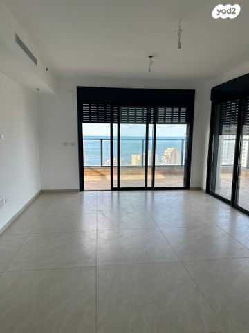 גג/ פנטהאוז, מרכז העיר דרום, נתניה