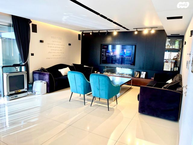 גג/ פנטהאוז, נעמי שמר, קרית אילון, חולון