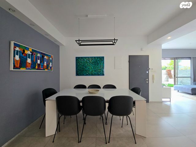 גג/ פנטהאוז, נחום גוטמן, 2003, רעננה