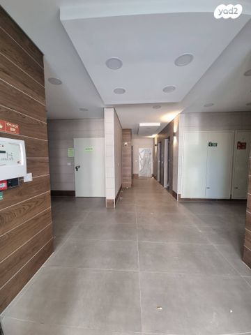 דירה, כלנית 8, הפרחים, חריש