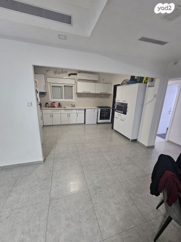 דירה, קרית אתא