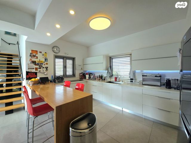 גג/ פנטהאוז, נחום גוטמן, 2003, רעננה