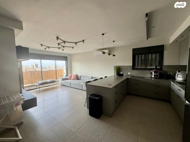 דירה, יצחק שדה 15, דרום מערב ותיק, בת ים