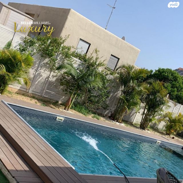 דורשי ציון 8