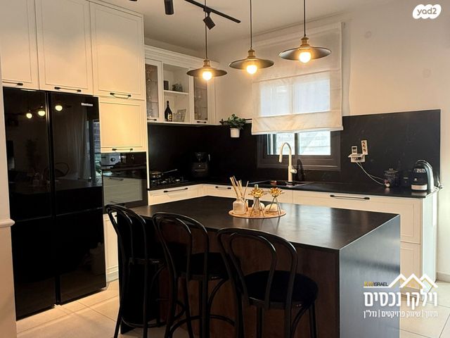 דירה, יעקב תמרי, חצרות המושבה, רחובות