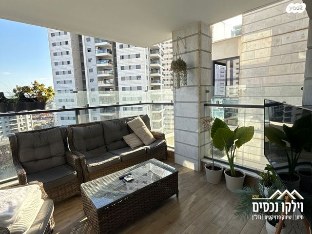 דירה, יעקב תמרי, חצרות המושבה, רחובות