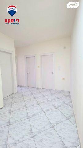 דירה, הרב בן איש חי, גבעת אולגה, חדרה