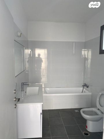 גג/ פנטהאוז, יחיאל צ'לנוב, פתח תקווה