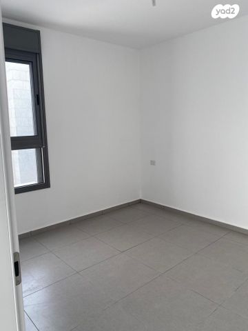 גג/ פנטהאוז, יחיאל צ'לנוב, פתח תקווה