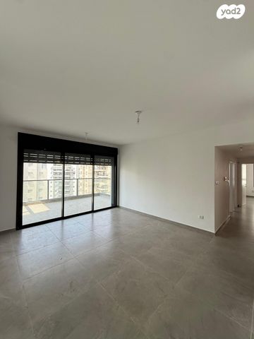 דירה, משה רינת 6, קרית רבין, חולון