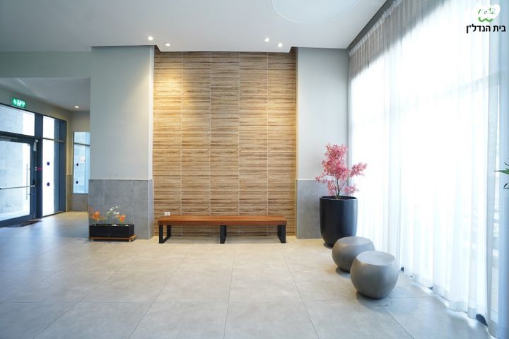 דירה, מאיר עמית, נווה אור, אור עקיבא