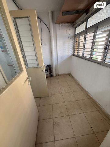 דירה, הרצל 22, שאר העיר, קרית עקרון