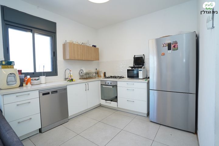 דירה, מאיר עמית, נווה אור, אור עקיבא