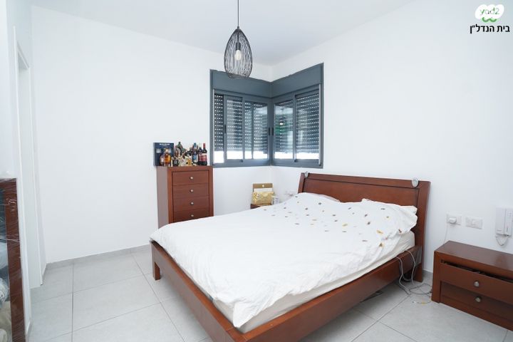 דירה, מאיר עמית, נווה אור, אור עקיבא