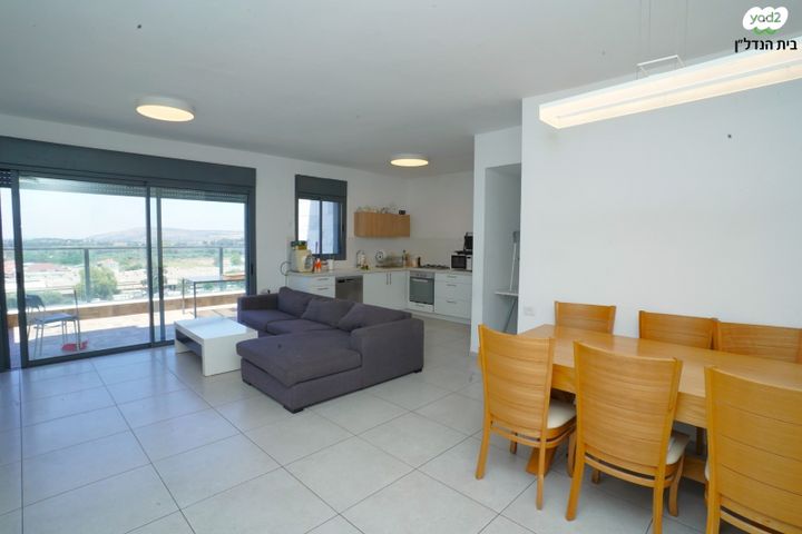 דירה, מאיר עמית, נווה אור, אור עקיבא