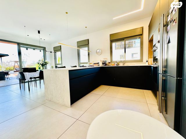 דופלקס, יהודה עמיחי, נווה זמר, רעננה