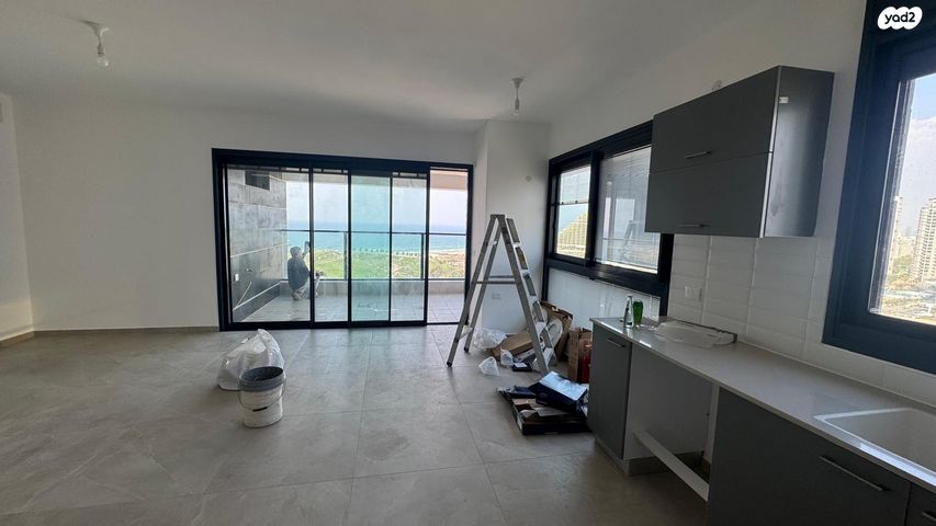 דירה, יהורם גאון 2, בת ים