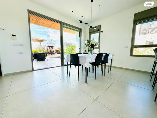 דופלקס, יהודה עמיחי, נווה זמר, רעננה