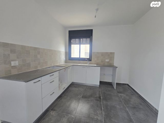 לאה גולדברג 