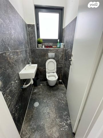 גג/ פנטהאוז, יצחק שמיר, נתיבות