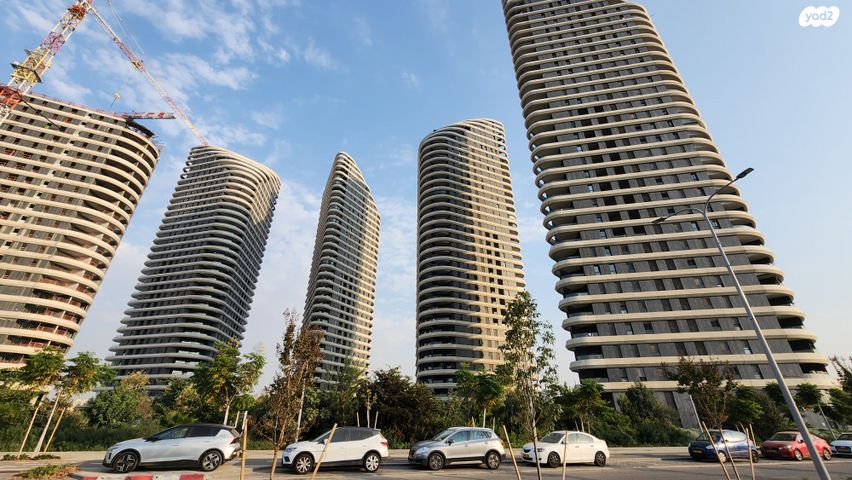 דירה, יצחק נבון, נאות אריאל שרון, קרית אונו