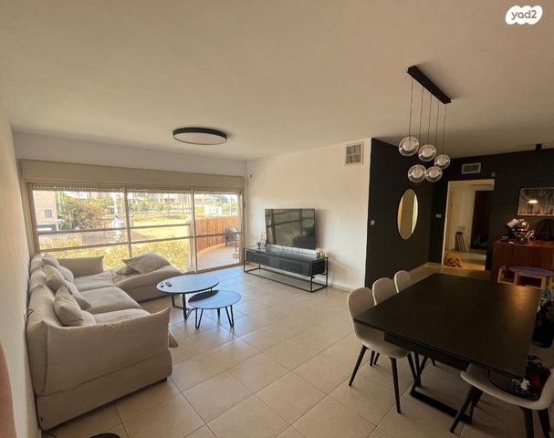 דירה, הבריגדה היהודית, גלי הים, נתניה