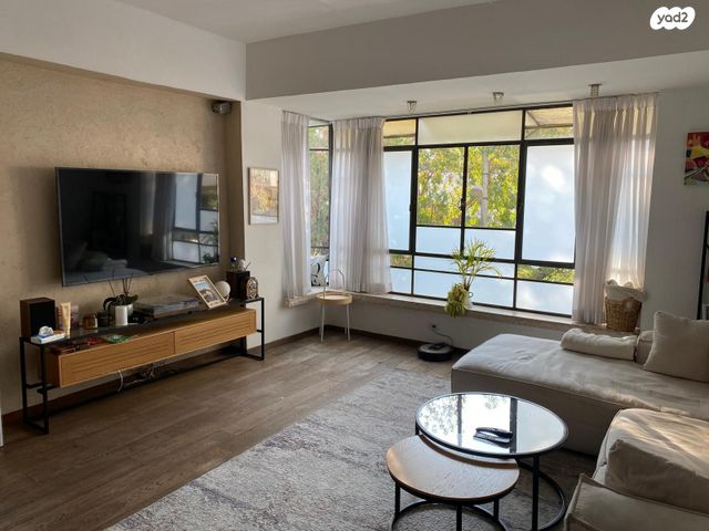 דירה, גנסין, גבעת הרמבם, גבעתיים