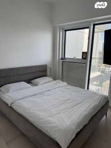 דירה, אריאל שרון, גבעתיים