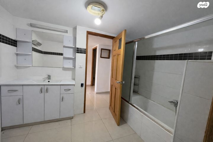 דירה, יצחק קצנלסון, גבעת הורדים, רסקו, ירושלים