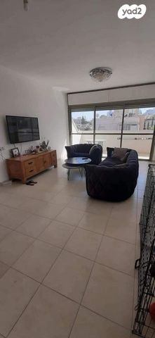 גג/ פנטהאוז, משה הס, רסקו א', חולון