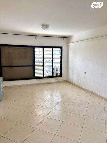 דירה, ד"ר תיאודור וייסלברגר, קרית נורדאו, נתניה