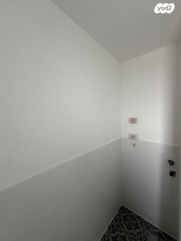 דירה, משגב עם 4, קרית שלום, תל אביב יפו