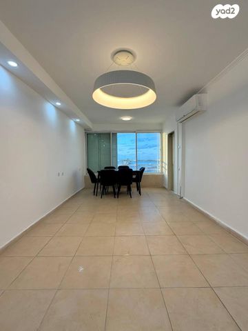 דירה, שדרות הנשיא טרומן 52, קרית חיים מערבית, חיפה