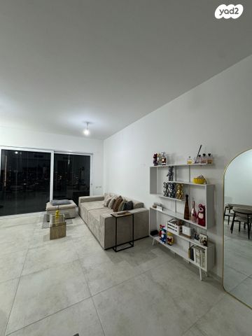 דירה, אריאל שרון, גבעתיים